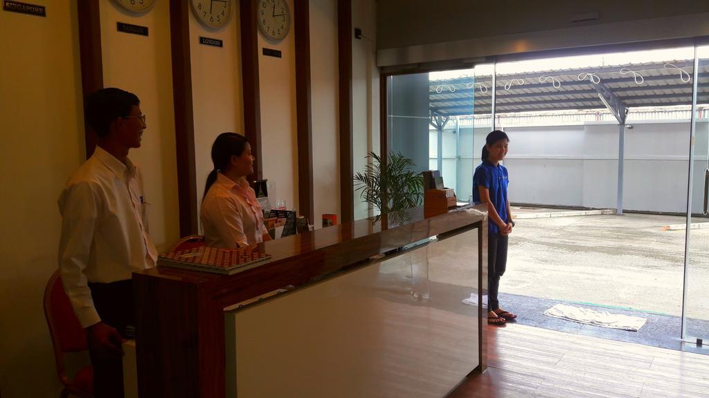 Royal Crown Hotel Yangon Exterior photo