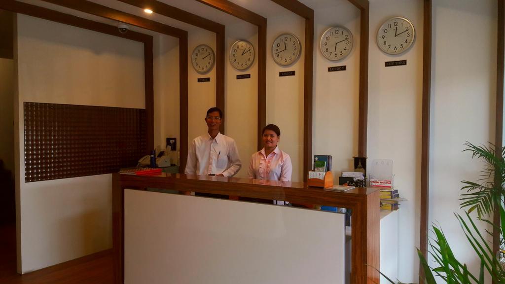 Royal Crown Hotel Yangon Exterior photo