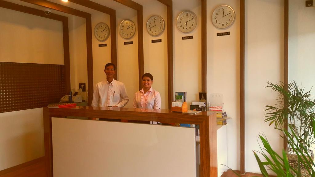 Royal Crown Hotel Yangon Exterior photo