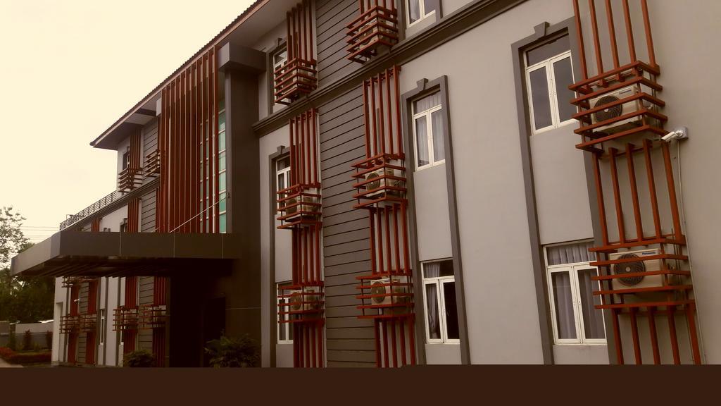 Royal Crown Hotel Yangon Exterior photo
