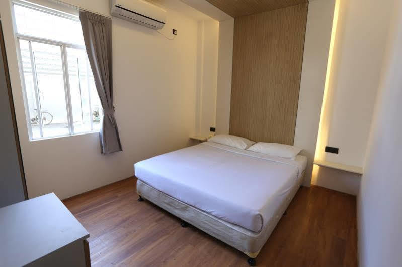 Royal Crown Hotel Yangon Exterior photo